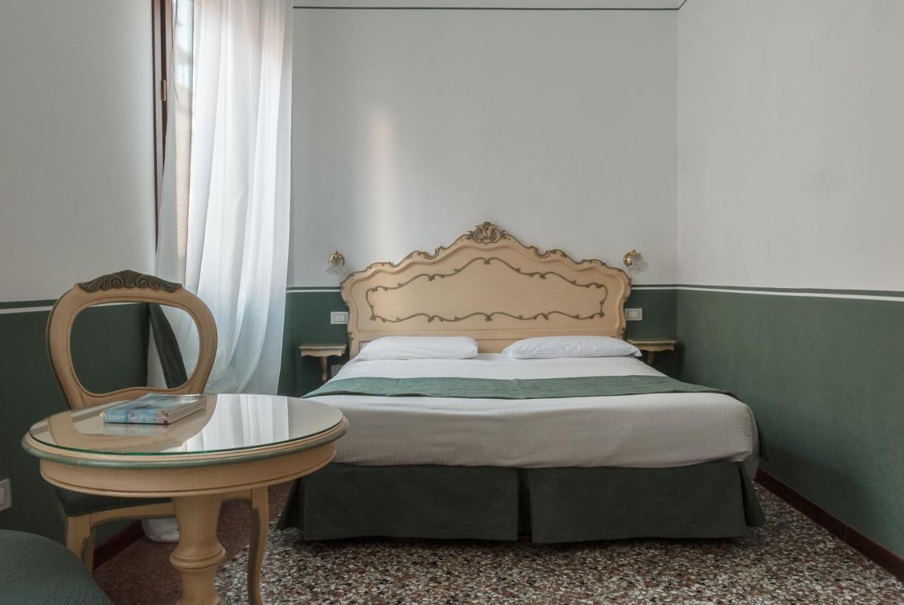 Ca' San Trovaso - 6 Bed & Breakfast Venice